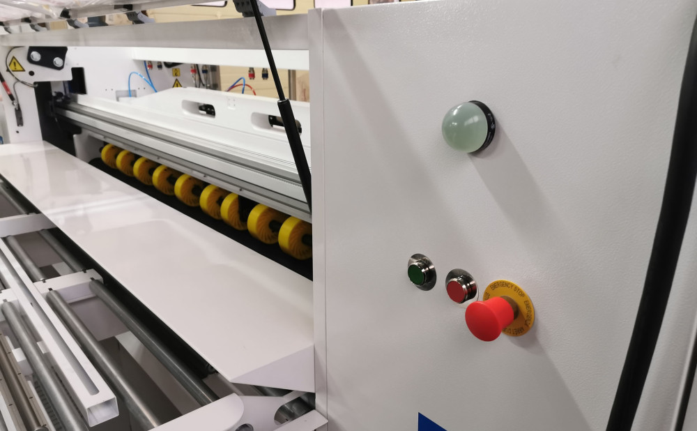 Stroj za proizvodnju kartonskih kutija